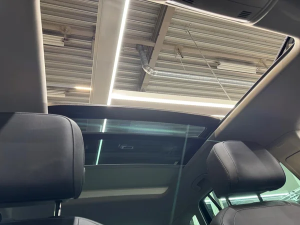 VOLKSWAGEN Tiguan (2018) — foto 13 van 24
