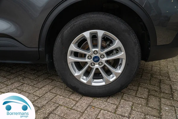 Ford Kuga (2022) — foto 8 van 33