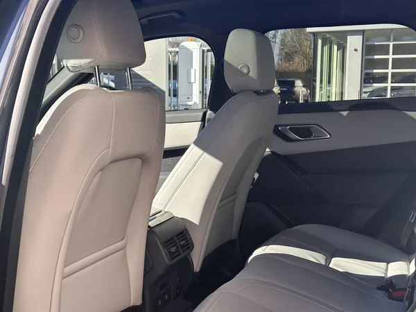 Land Rover Range Rover Velar (2025) — foto 3 van 31