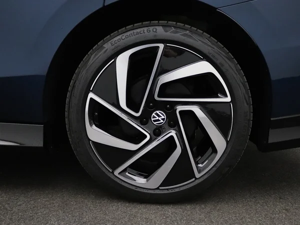 VOLKSWAGEN ID.7 Tourer (2025) — foto 8 van 17