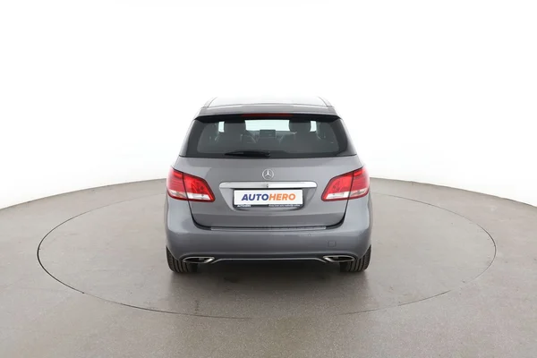 Mercedes-Benz B-Klasse (2016) — foto 11 van 16