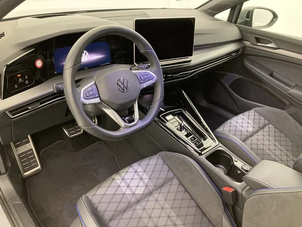 VOLKSWAGEN Golf VIII (2025) — foto 32 van 36