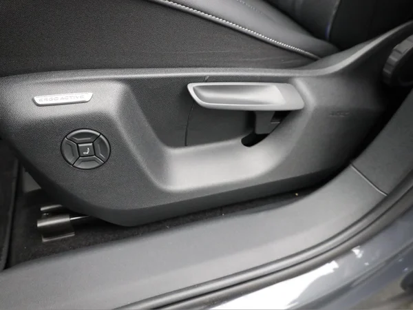 VOLKSWAGEN Tiguan (2024) — foto 8 van 24
