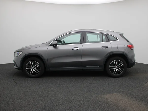 Mercedes-Benz GLA (2022) — foto 34 van 48