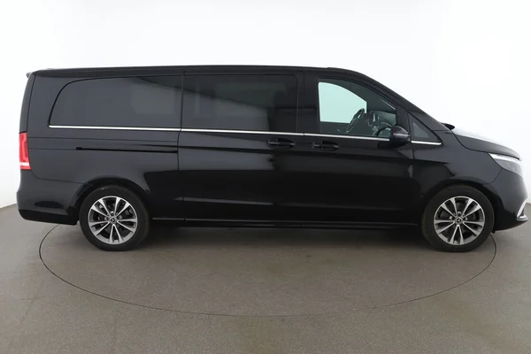 Mercedes-Benz Eqv (2023) — foto 13 van 16