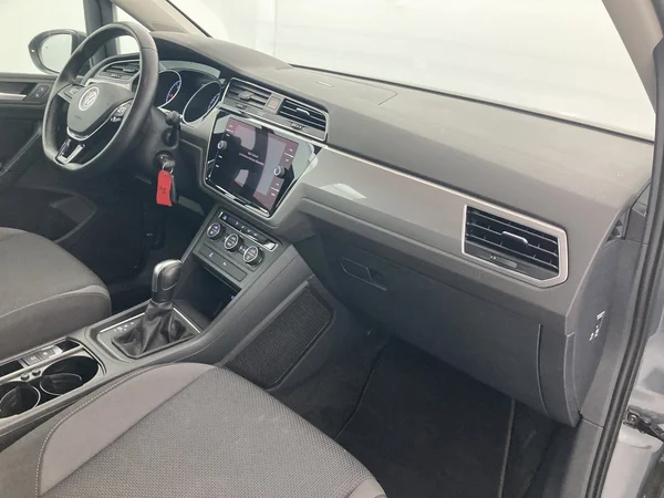 VOLKSWAGEN Touran (2020) — foto 21 van 23