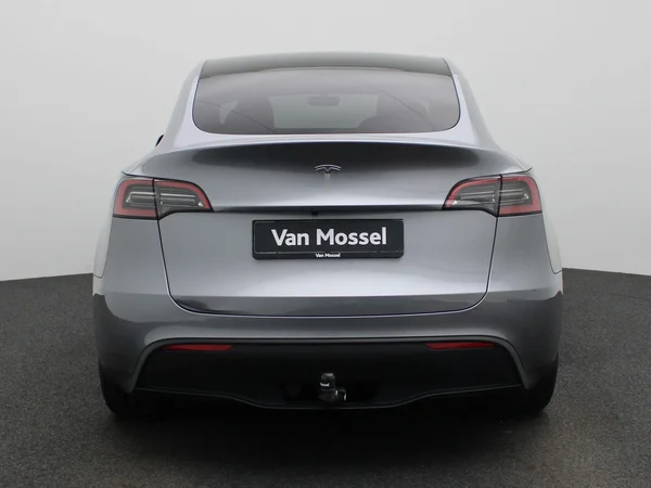 Tesla Model Y (2023) — foto 37 van 41