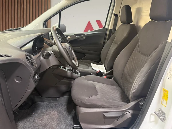 Ford Transit-Courier (2020) — foto 4 van 29