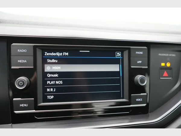 VOLKSWAGEN Polo (2021) — foto 2 van 22