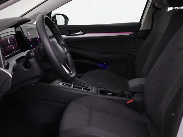 VOLKSWAGEN Golf (2024) — foto 2 van 27