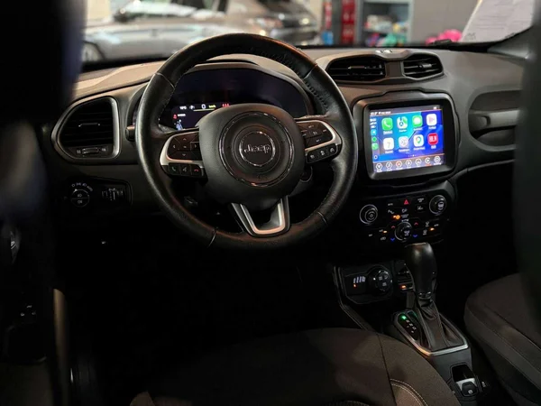 Jeep Renegade (2023) — foto 17 van 23