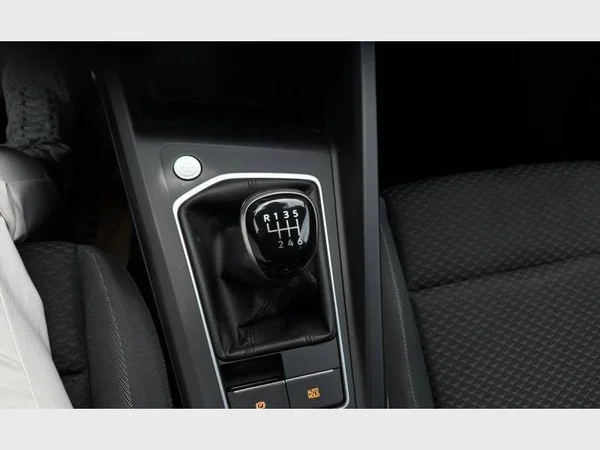 VOLKSWAGEN Golf VIII (2021) — foto 13 van 24