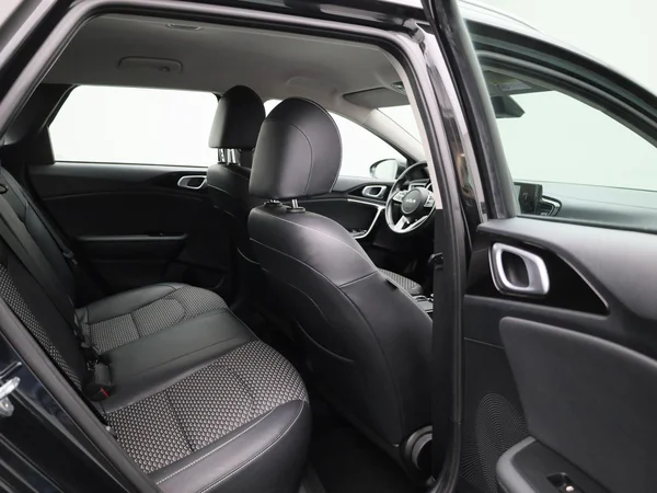 Kia cee'd (2023) — foto 31 van 41