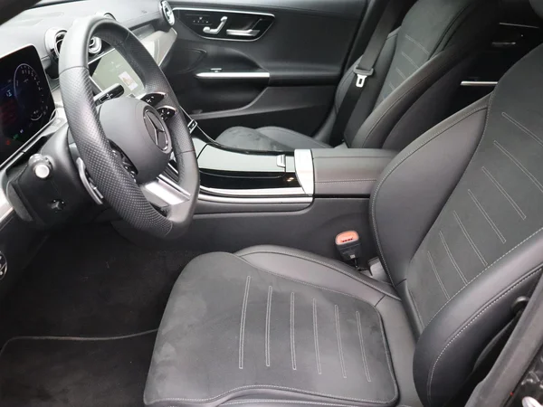 Mercedes-Benz C-Klasse (2025) — foto 2 van 26