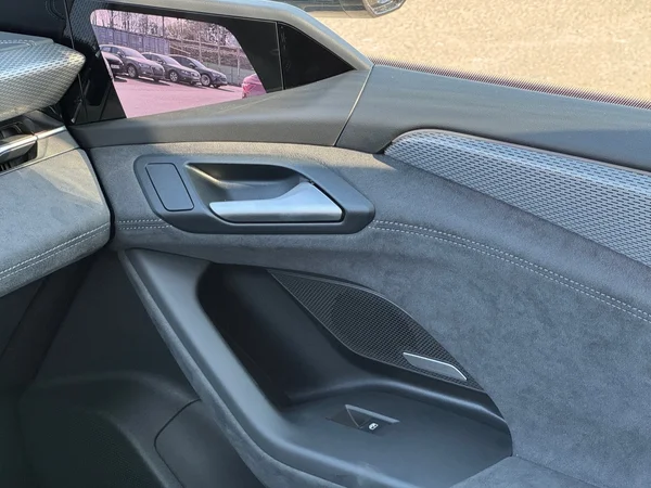 AUDI A6 Avant e-tron (2025) — foto 8 van 25