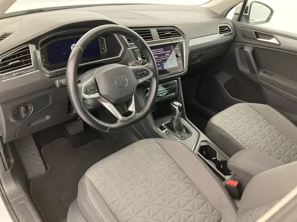 VOLKSWAGEN Tiguan (2021) — foto 6 van 36