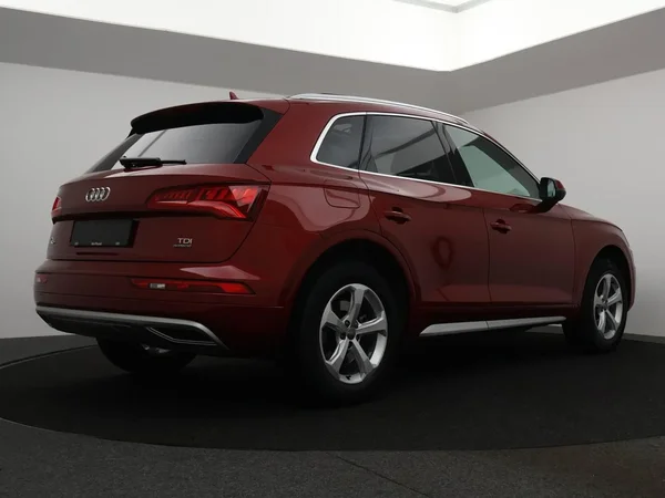 Audi Q5 (2017) — foto 12 van 28