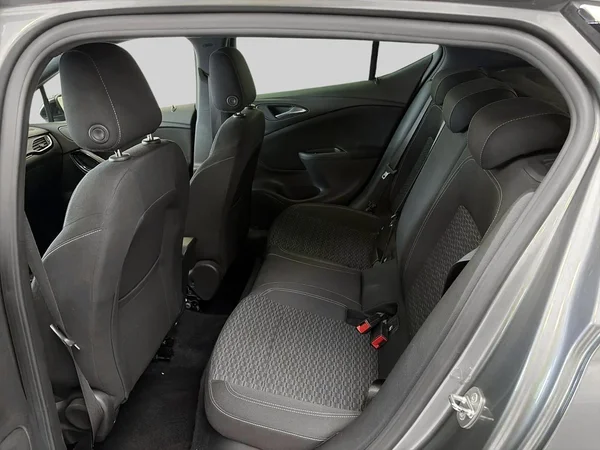 Opel Astra (2018) — foto 9 van 20