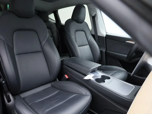 Tesla Model Y (2022) — foto 31 van 41