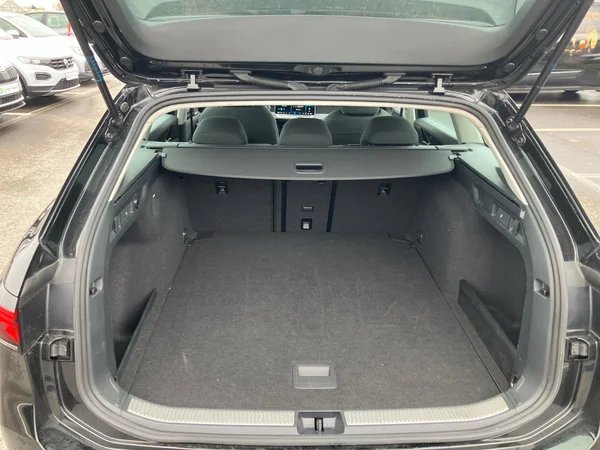 VOLKSWAGEN Passat SW (2024) — foto 5 van 25