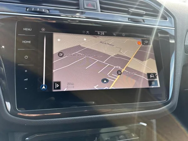 VOLKSWAGEN Tiguan (2021) — foto 17 van 33