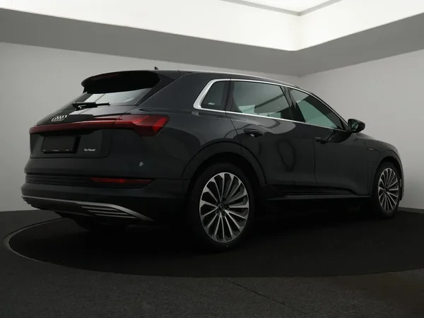 Audi e-tron (2022) — foto 12 van 28