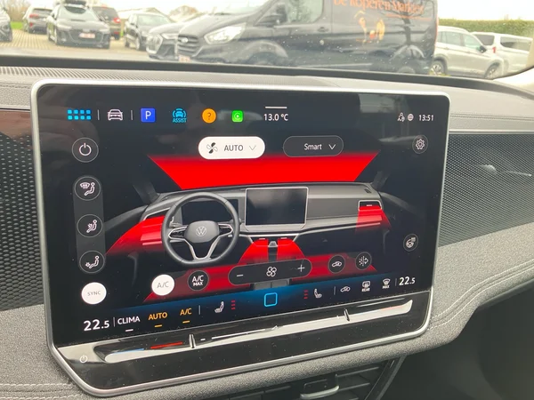VOLKSWAGEN Passat SW (2024) — foto 16 van 25