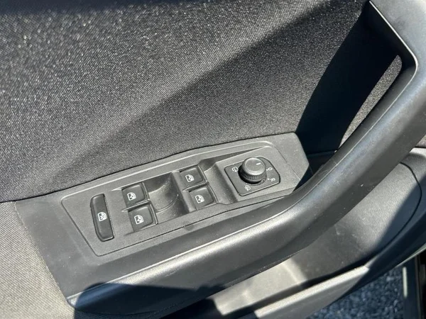 VOLKSWAGEN T-Roc (2021) — foto 22 van 31