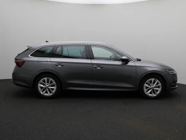 SKODA Octavia Combi (2024) — foto 18 van 32