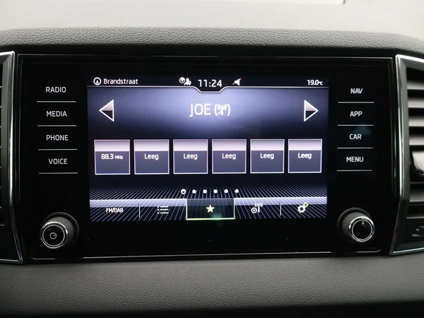 Škoda Karoq (2023) — foto 10 van 24