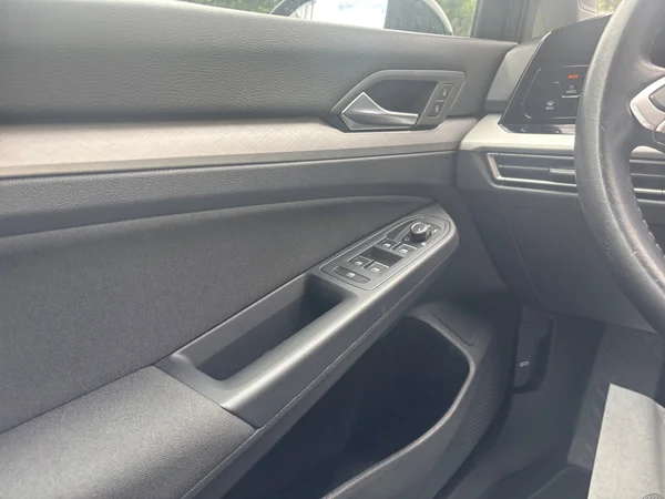 VOLKSWAGEN Golf VIII (2021) — foto 5 van 16