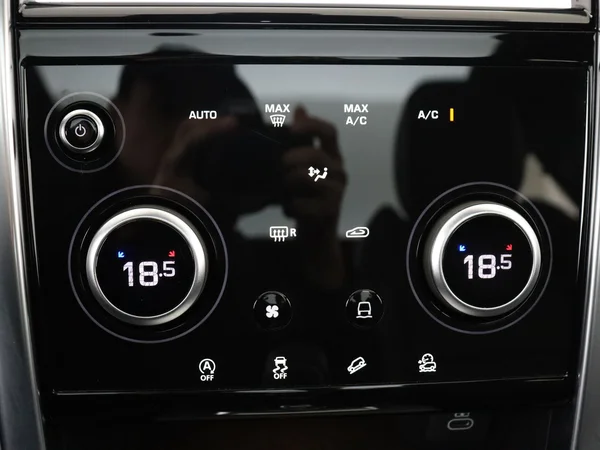 Land Rover Discovery Sport (2023) — foto 18 van 30