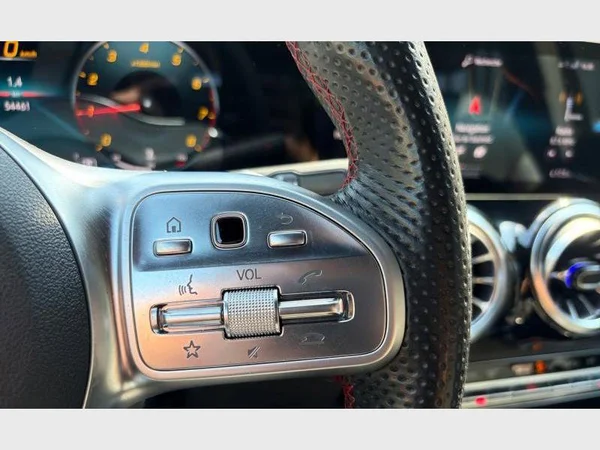 Mercedes-Benz GLB 180 (2021) — foto 13 van 29