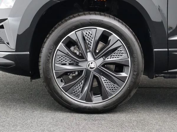 Škoda Karoq (2026) — foto 2 van 28