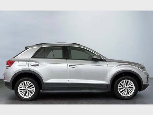 Volkswagen T-Roc (2022) — foto 15 van 21