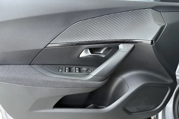 Peugeot 2008 (2025) — foto 8 van 16