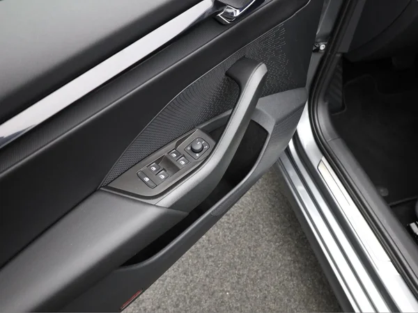 SKODA Octavia Combi (2024) — foto 6 van 20