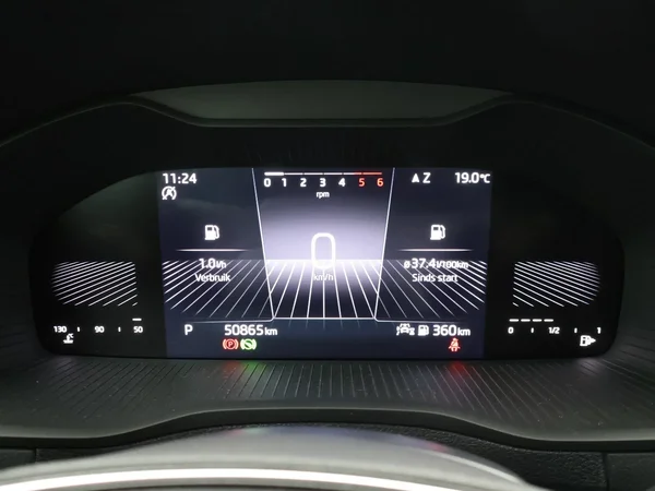 Škoda Karoq (2023) — foto 9 van 24
