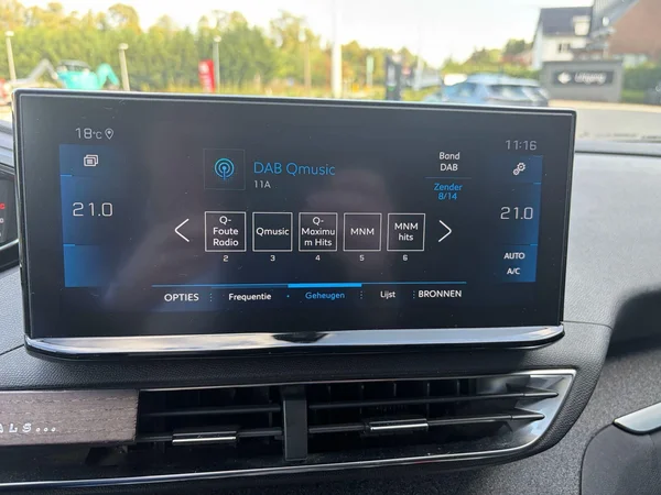 Peugeot 5008 (2021) — foto 2 van 18