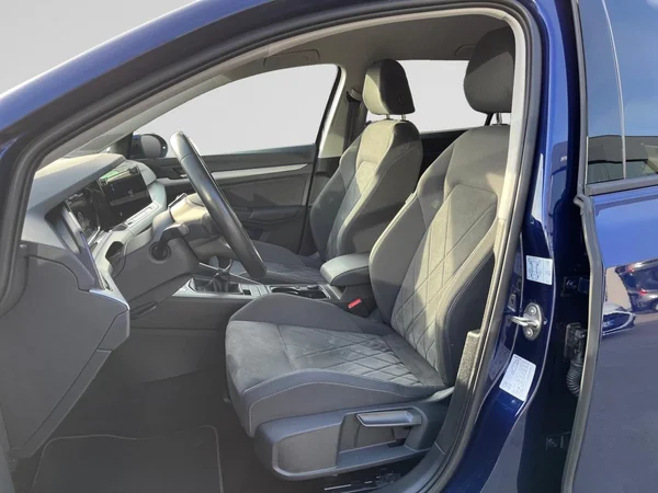 VOLKSWAGEN Golf VIII SW (2024) — foto 18 van 22