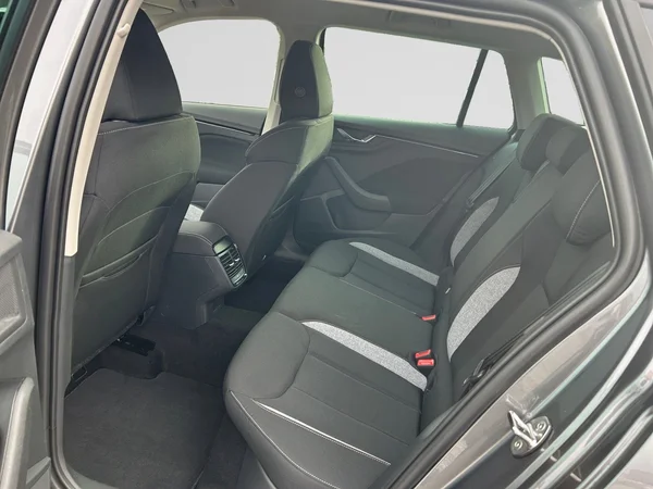 SKODA Kamiq (2025) — foto 7 van 10