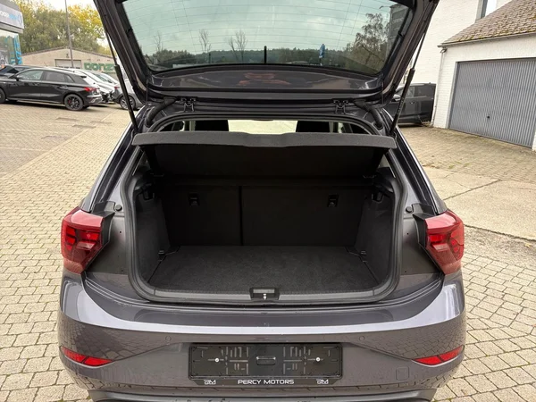 VOLKSWAGEN Polo (2022) — foto 13 van 21