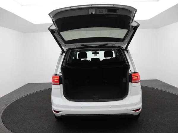 VOLKSWAGEN Touran (2022) — foto 12 van 29
