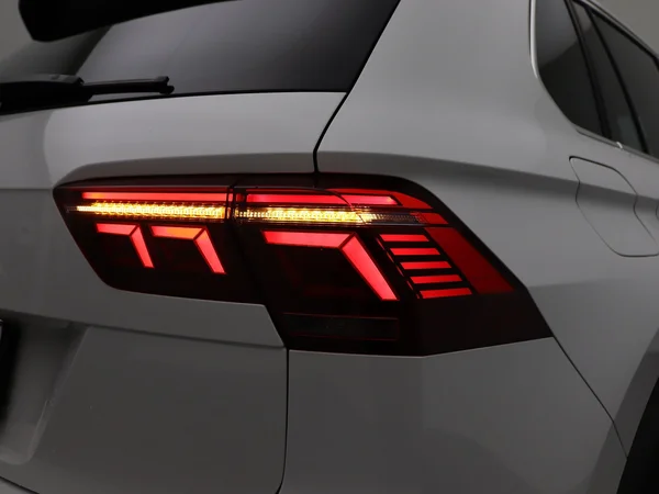 VOLKSWAGEN Tiguan (2022) — foto 13 van 26