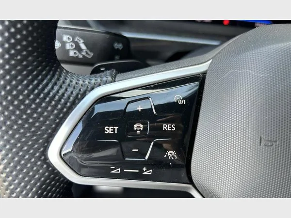 Volkswagen Tiguan (2021) — foto 26 van 35