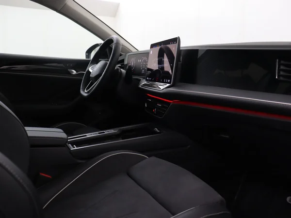 VOLKSWAGEN Passat SW (2025) — foto 13 van 19
