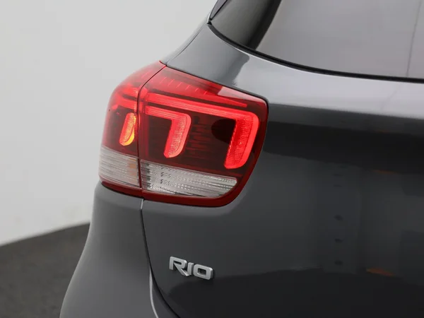 Kia Rio (2023) — foto 29 van 38