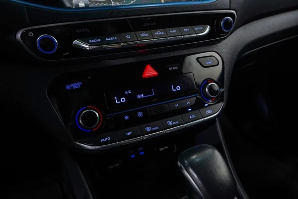 Hyundai Ioniq PHEV (2018) — foto 19 van 54