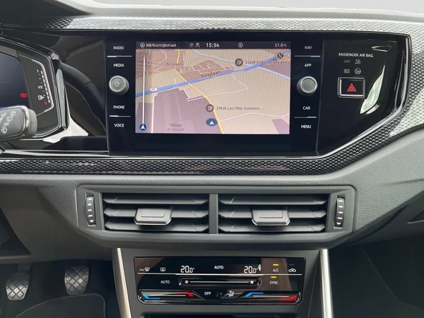 VOLKSWAGEN Taigo (2024) — foto 2 van 21