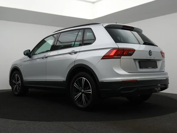 VOLKSWAGEN Tiguan eHybrid (PHEV) (2023) — foto 28 van 33